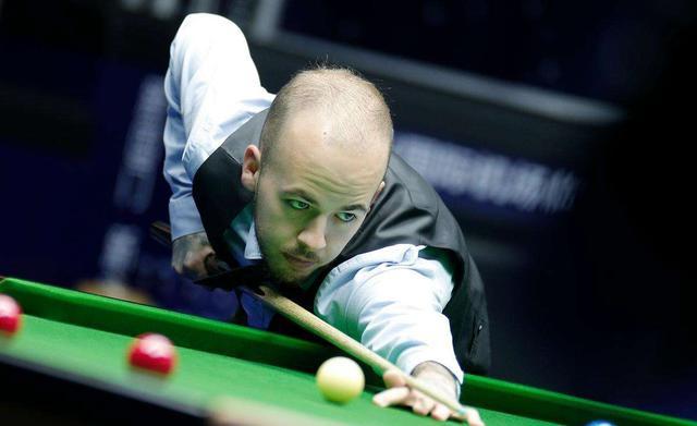 与C罗的坚 与C罗的坚