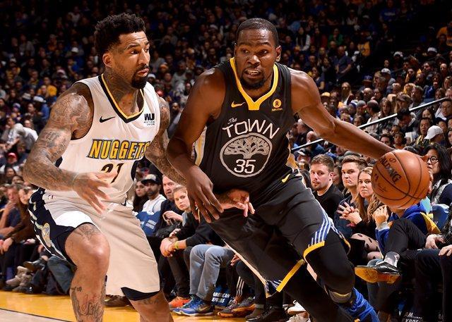 里稳住出球 里稳住出球