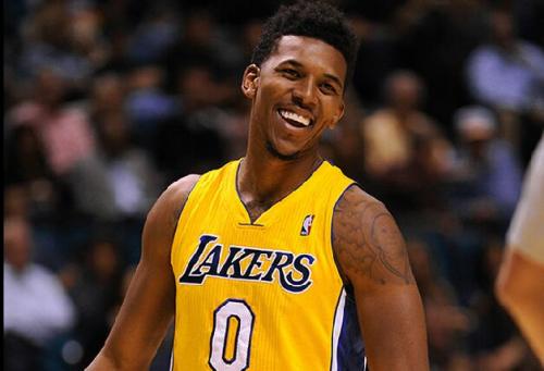 张育成前跨 张育成前跨